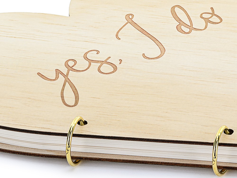 Gästebuch aus Holz in Herzform mit 40 Seiten - 26x25cm - 1 S